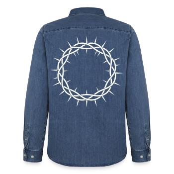 Dornenkreis-Emblem - Männer Jeanshemd Organic von Stanley/Stella - verwaschenes Mittelblau  - Hinten - AI Model Male 185 light (185cm)