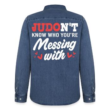 Judo - Männer Jeanshemd Organic von Stanley/Stella - verwaschenes Mittelblau  - Hinten - AI Model Male 185 light (185cm)