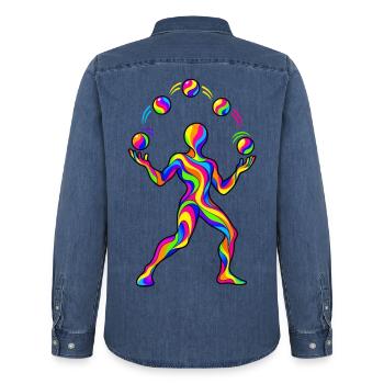 Psychedelischer Jongleur – Bunte Jonglage mit fünf - Männer Jeanshemd Organic von Stanley/Stella - verwaschenes Mittelblau  - Hinten - AI Model Male 185 light (185cm)