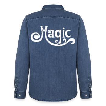 Magic Magie magisch psychedelic sixties Typo  - Männer Jeanshemd Organic von Stanley/Stella - verwaschenes Mittelblau  - Hinten - AI Model Male 185 light (185cm)