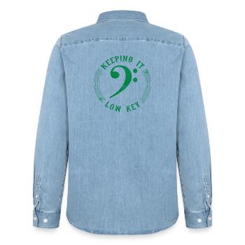 Bassschlüssel Grün - Vintage Musical Symbol - Männer Jeanshemd Organic von Stanley/Stella - verwaschenes Hellblau - Hinten - AI Model Male 185 light (185cm)