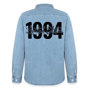 Edition limitée 1994 - Chemise en denim homme bio Stanley/Stella - bleu clair délavé - Dos - AI Model Male 185 light (185cm)
