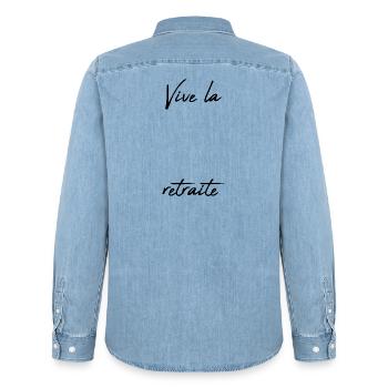 RETRAITE. RETRAITE. RETRAITEE. BONNE RETRAITE - Chemise en denim homme bio Stanley/Stella - bleu clair délavé - Dos - AI Model Male 185 light (185cm)