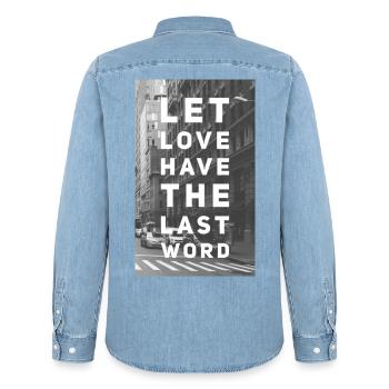 Laisse l'amour avoir le dernier mot - Chemise en denim homme bio Stanley/Stella - bleu clair délavé - Dos - AI Model Male 185 light (185cm)
