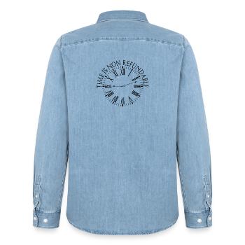 Le temps n’est pas remboursable - Chemise en denim homme bio Stanley/Stella - bleu clair délavé - Dos - AI Model Male 185 light (185cm)