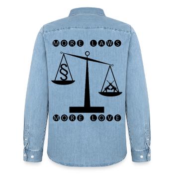 Plus de lois, plus d’amour - moins d’armes - Chemise en denim homme bio Stanley/Stella - bleu clair délavé - Dos - AI Model Male 185 light (185cm)