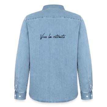 RETRAITE. RETRAITE. RETRAITEE. BONNE RETRAITE - Chemise en denim homme bio Stanley/Stella - bleu clair délavé - Dos - AI Model Male 185 light (185cm)
