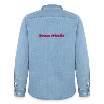 RETRAITE. RETRAITE. RETRAITEE. RETRAITE - Chemise en denim homme bio Stanley/Stella - bleu clair délavé - Dos - AI Model Male 185 light (185cm)