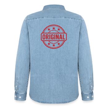 Ursprüngliches Grunge-Gummistempel-Abzeichen-Vektordesign - Männer Jeanshemd Organic von Stanley/Stella - verwaschenes Hellblau - Hinten - AI Model Male 185 light (185cm)