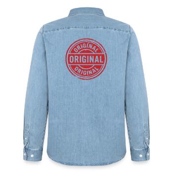 Ursprüngliches Grunge-Gummistempel-Abzeichen-Vektordesign - Männer Jeanshemd Organic von Stanley/Stella - verwaschenes Hellblau - Hinten - AI Model Male 185 light (185cm)