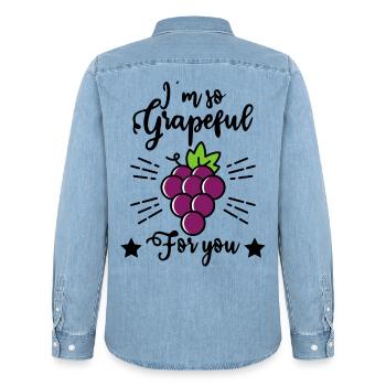 Je suis tellement raisin pour toi – Motif drôle de raisin - Chemise en denim homme bio Stanley/Stella - bleu clair délavé - Dos - AI Model Male 185 light (185cm)