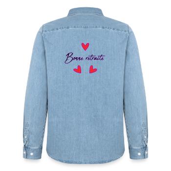 RETRAITE. RETRAITE. RETRAITEE. RETRAITE - Chemise en denim homme bio Stanley/Stella - bleu clair délavé - Dos - AI Model Male 185 light (185cm)