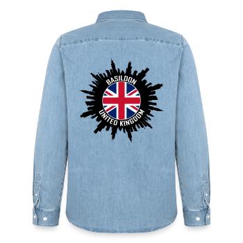 Basildon Skyline UK Flagge Reise-Souvenir - Männer Jeanshemd Organic von Stanley/Stella - verwaschenes Hellblau - Hinten - AI Model Male 185 light (185cm)