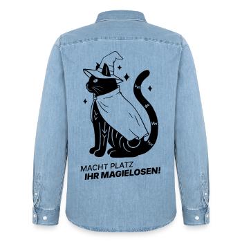 Macht Platz ihr Magielosen! – Schwarze Katze Hexe - Männer Jeanshemd Organic von Stanley/Stella - verwaschenes Hellblau - Hinten - AI Model Male 185 light (185cm)