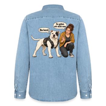 Biker-Bulldog_mit_skeptischer_Halterin - Männer Jeanshemd Organic von Stanley/Stella - verwaschenes Hellblau - Hinten - AI Model Male 185 light (185cm)
