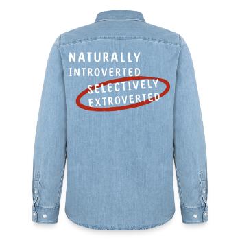 Naturally Introverted Selectively Extroverted - Männer Jeanshemd Organic von Stanley/Stella - verwaschenes Hellblau - Hinten - AI Model Male 185 light (185cm)