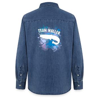 Poisson-chat Wels Waller sur des taches de couleur - Chemise en denim femme bio Stanley/Stella - bleu moyen délavé  - Dos - AI Model Female 172 light (172cm)