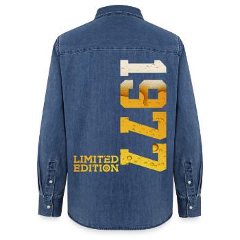 BIÈRE ÉDITION LIMITÉE 1977 49E ANNIVERSAIRE - Chemise en denim femme bio Stanley/Stella - bleu moyen délavé  - Dos - AI Model Female 172 light (172cm)