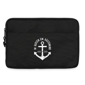 Im Herzen ein Küstenkind - Laptoptasche 13" - Schwarz - Vorne