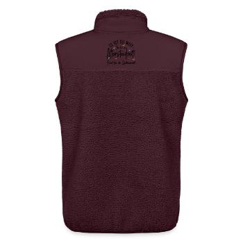 Altersteilzeit - Bereit für die Gartenarbeit  - Unisex Sherpaweste von Stanley/Stella - Maroon - Hinten - AI Model Male 178 light (178cm)