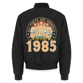 Juni 1985. Juni 1985 Geburtstagsgeschenk. Juni - Unisex Bomberjacke - Schwarz - Hinten - AI Model Male 185 light (185cm)
