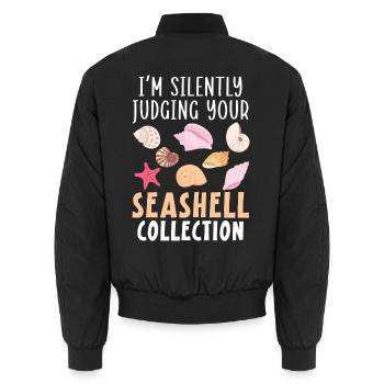 Ich beurteile stillschweigend deine Muschel Beachc - Unisex Bomberjacke - Schwarz - Hinten - AI Model Male 185 light (185cm)