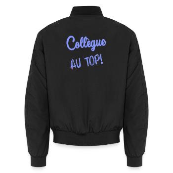 KOLLEGE. ANFANGEN. RUHESTAND. BESCHÄFTIGUNG. HUMOR - Unisex Bomberjacke - Schwarz - Hinten - AI Model Male 185 light (185cm)