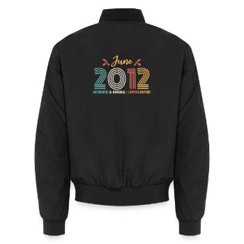 Juni 2012 Geburtstag Juni 2012 Retro Juni - Unisex Bomberjacke - Schwarz - Hinten - AI Model Male 185 light (185cm)