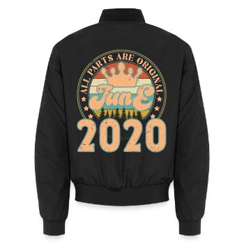 Juni 2020. Geburtstagsgeschenk im Juni 2020. Juni - Unisex Bomberjacke - Schwarz - Hinten - AI Model Male 185 light (185cm)