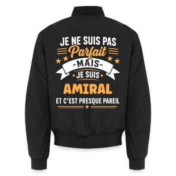 Perfekt, aber Admiral – nautischer Humor - Unisex Bomberjacke - Schwarz - Hinten - AI Model Male 185 light (185cm)