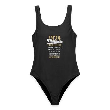 LUSTIG 52. GEBURTSTAG OLDTIMER 1974 EINZELSTÜCK - Frauen Badeanzug - Schwarz - Vorne - AI Model Female 172 light (172cm)