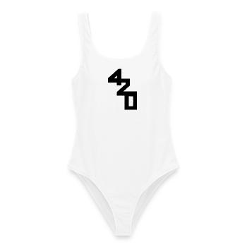 420 Klassenzeichen - Frauen Badeanzug - Weiß - Vorne - AI Model Female 172 dark (172cm)