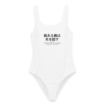 能ある鷹は爪を隠す — Der Falke verbirgt seine Krallen - Frauen Badeanzug - Weiß - Vorne - AI Model Female 172 dark (172cm)