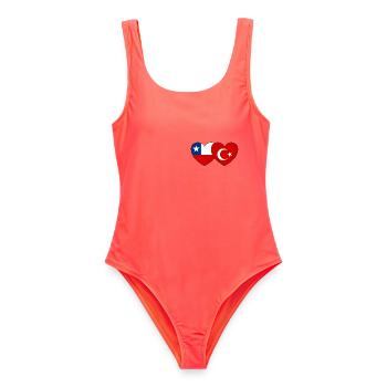 Chile Türkei Flagge Herz - Frauen Badeanzug - Korallenrot - Vorne - AI Model Female 172 light (172cm)