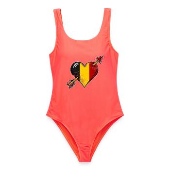 Belgien Flagge Herz mit Pfeil used look - Frauen Badeanzug - Korallenrot - Vorne - AI Model Female 172 light (172cm)