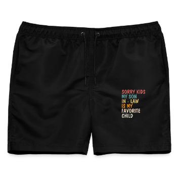 Tut mir leid, Kinder. Mein Schwiegersohn ist mein Lieblingskind. - Männer Badeshorts - Schwarz - Vorne - AI Model Male 178 light (178cm)