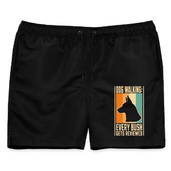 Gassi-Humor – Dog Walking Every Bush Gets Reviewed - Männer Badeshorts - Schwarz - Vorne - AI Model Male 178 light (178cm)