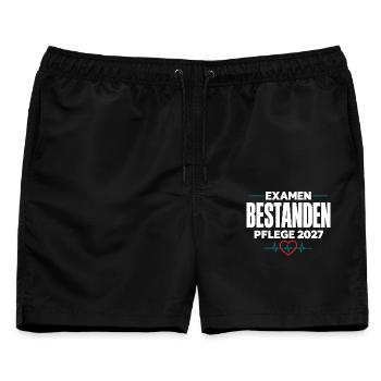Examen bestanden – Pflege Abschluss 2027 - Männer Badeshorts - Schwarz - Vorne - AI Model Male 178 light (178cm)