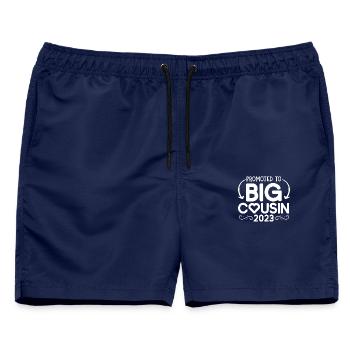 Befördert Zur Großen Cousine 2023 - Männer Badeshorts - Navy - Vorne - AI Model Male 178 light (178cm)