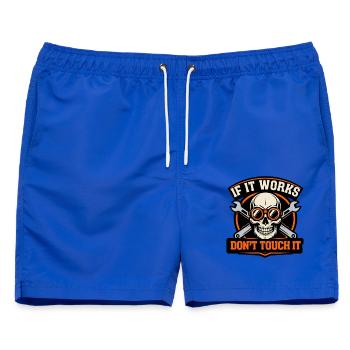 Wenn es funktioniert, fass es nicht an. - Männer Badeshorts - Royalblau - Vorne - AI Model Male 178 light (178cm)