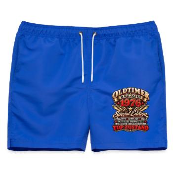 Oldtimer Baujahr 1976 – Special Edition - Männer Badeshorts - Royalblau - Vorne - AI Model Male 178 light (178cm)