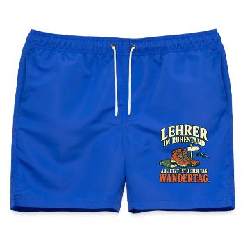 Lehrer im Ruhestand – Jeder Tag ist Wandertag - Männer Badeshorts - Royalblau - Vorne - AI Model Male 178 light (178cm)