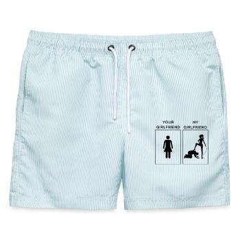Your vs My Girlfriend - Freundin mit Peitsche - Männer Badeshorts - hellblau gestreift - Vorne - AI Model Male 178 light (178cm)