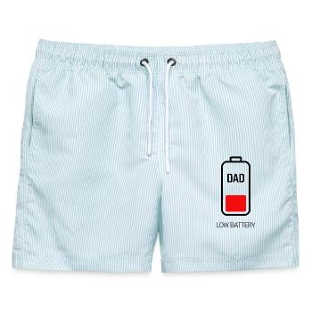 Low Battery Dad - Männer Badeshorts - hellblau gestreift - Vorne - AI Model Male 178 light (178cm)