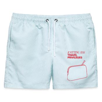 Stricken – Knitting Has Travel Privileges - Männer Badeshorts - hellblau gestreift - Vorne - AI Model Male 178 light (178cm)