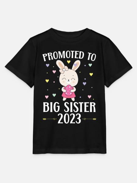 Zur großen Schwester befördert 2023 Schwesterchen - Stanley/Stella Kinder T-Shirt MINI CREATOR - Schwarz