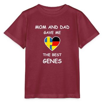 Schwedische Wurzeln & Deutschland - Best Genes - Stanley/Stella Kinder T-Shirt MINI CREATOR  - Burgunderrot - Vorne - Kain (125cm)