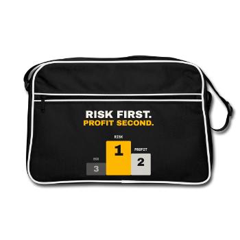 Risk first, Profit second – Trading Motivation - Retro Tasche - Schwarz/Weiß - Vorne