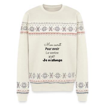Mein Geheimnis für einen flachen Bauch? Ich lege mich hin - Unisex Premium Organic Weihnachtspullover - Naturweiß - Vorne - AI Model Female 172 light (172cm) & AI Model Male 178 light (178cm)