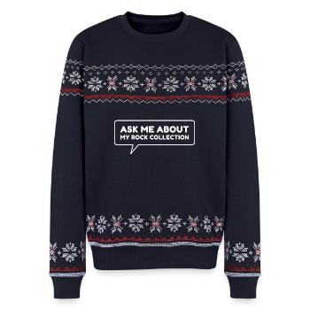 Frag mich nach meiner Steinsammlung - Unisex Premium Organic Weihnachtspullover - Navy - Vorne - AI Model Female 172 light (172cm) & AI Model Male 178 light (178cm)